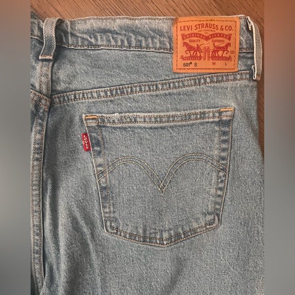 Levi's 501 Classic Blue Denim Jeans - Picture 5 of 6